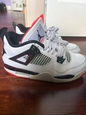 Jordan 4s